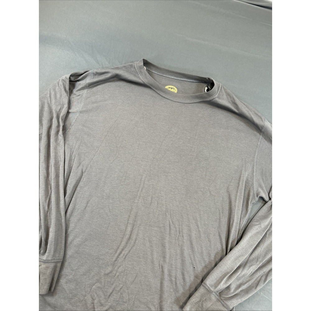 Cabela's brand long-sleeve crewneck shirt features a‎ distinctive light gray